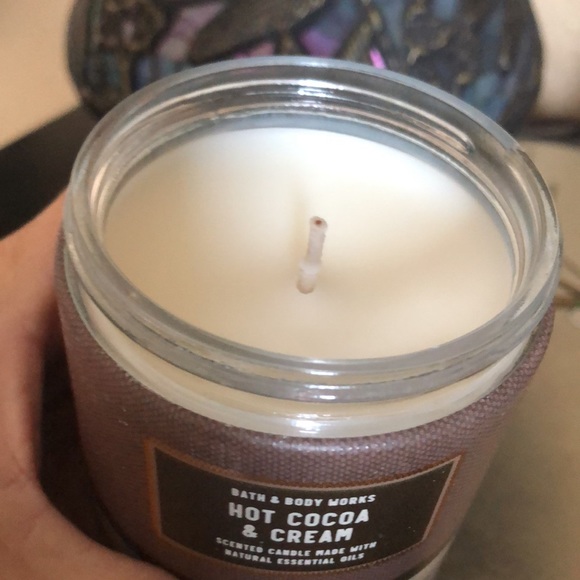 COPY - Bath and Bodyworks hot cocoa and cream one wick candle - Picture 4 of 4